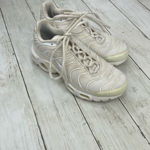 - Nike Air Max Plus All White Platinum SZ 6 WMN